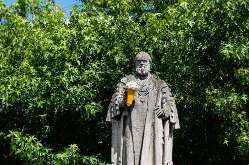 Cliff Hotel - image 13