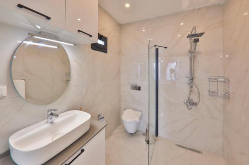 Villa Hadrian Kapalı Havuzlu ve Saunalı