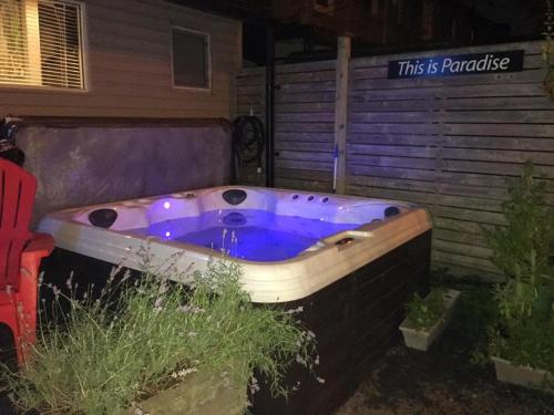 Love-nest With Private Hot Tub