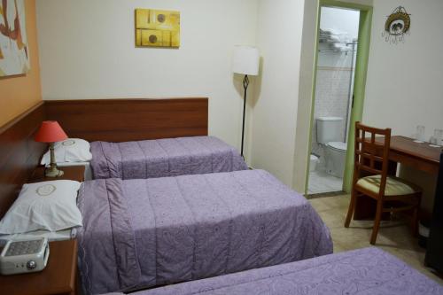 1 double bed, 2 twin beds
