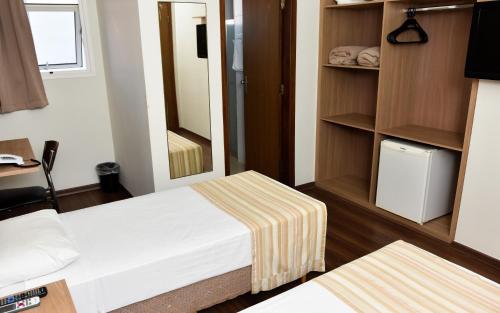 2 twin beds