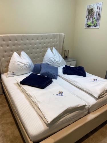 Hotel Restaurant Hesch Room Type - Deluxe Double Room