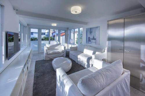 Sleek Miami Penthouse 1 Block to South Beach! - image 9