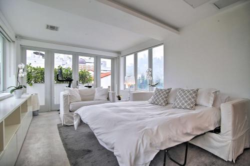 Sleek Miami Penthouse 1 Block to South Beach! - image 12