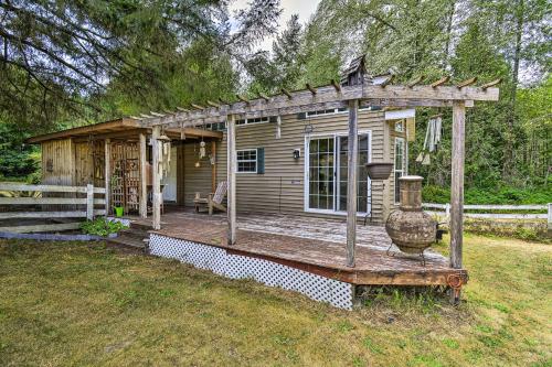 Cozy Gig Harbor Cottage about 2 Mi to Case Inlet! in Gig Harbor, USA