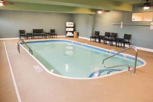 Holiday Inn Express Osage Beach - Lake of the Ozarks