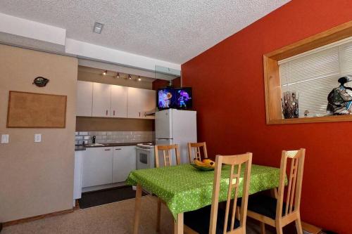 Sunny & Cozy Suite with Pool & PingPang table
