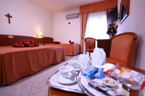 Deluxe Double Room with Balcony and Sea View