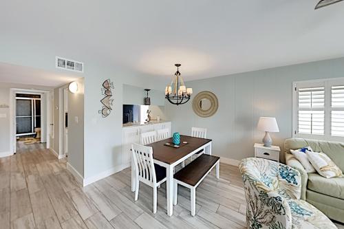 Bayhouse Waterfront - Pools & Tennis Private Dock townhouse - image 6
