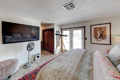 Exceptional Vacation Home in Yucca Valley home - image 2