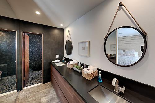 Exceptional Vacation Home in Yucca Valley home - image 7
