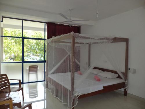 Paradise Beach Resort in Mirissa