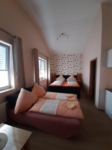 2 twin beds