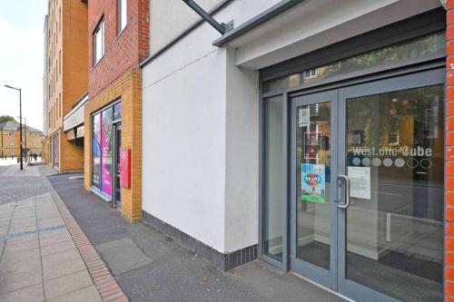 Modern, City Centre, Studio Apartment with FREE WIFI, GYM ACCESS, NETFLIX - West One, Sheffield (foto 9)