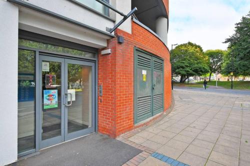 Modern, City Centre, Studio Apartment with FREE WIFI, GYM ACCESS, NETFLIX - West One, Sheffield (foto 8)