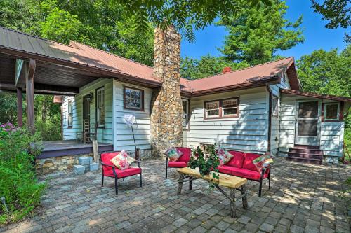 Momma Rhodes Rustic Blue Ridge Cabin on 4 Acres in Arden, USA