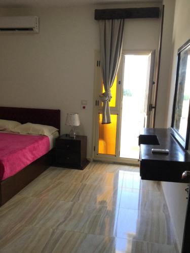 Lady Queen Apartment Room Type - Studio with Balcony