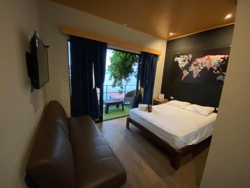 Captain Morgan Hostel Lake Coatepeque in Santa Ana