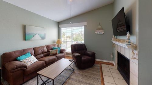 Sea-Turtle 302 - Lovely 2BR Beach Condo With Resort Amenities! Walk to Beach! condo - image 3