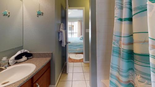 Sea-Turtle 302 - Lovely 2BR Beach Condo With Resort Amenities! Walk to Beach! condo - image 8