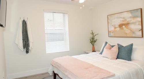 Large Miami Home Sleeps 22! in Miami, USA