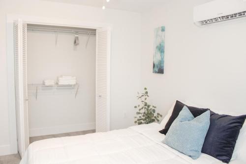 Large Miami Home Sleeps 22! in Miami, USA