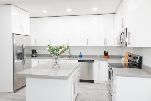 Large Miami Home Sleeps 22! in Miami, USA