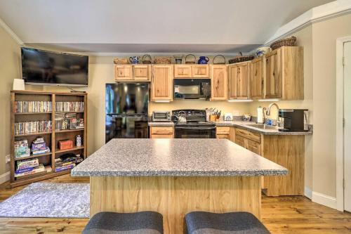 Quiet Studio Escape about 2 Mi to Blue Ridge Parkway! in โจนส์วิลล์ (NC)