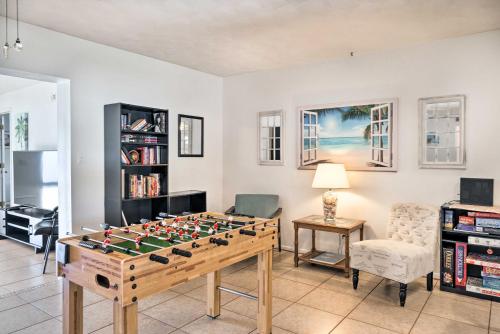 Bright Bradenton Home with Games 6 Mi to Beach