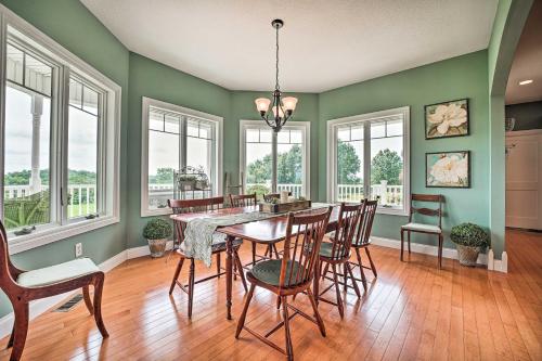 Blue Birds Perch Stunning Home on Private Hilltop in โคลด์วอเตอร์ (MI)