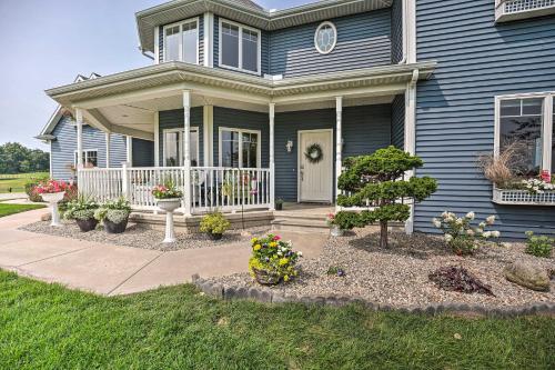 Blue Birds Perch Stunning Home on Private Hilltop in โคลด์วอเตอร์ (MI)