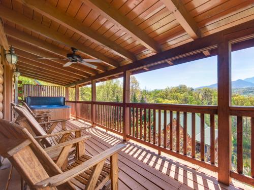 Endless View 3 Bedrooms Pool Access Pool Table Free WiFi Sleeps 10 - main image