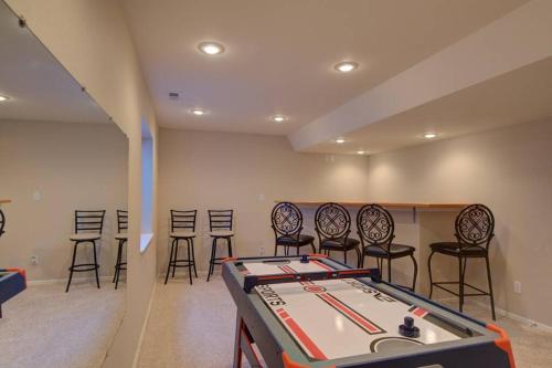 Mtn Views, Quiet Oasis/King Beds+Centrally Located in Colorado Springs, USA