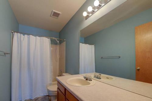 Mtn Views, Quiet Oasis/King Beds+Centrally Located in Colorado Springs, USA