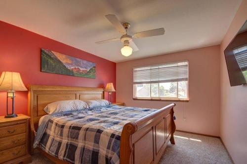 Mtn Views, Quiet Oasis/King Beds+Centrally Located in Colorado Springs, USA