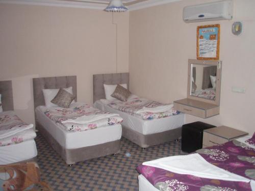 Quadruple Room image 5