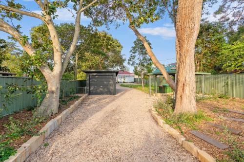 CHARMING COTTAGE BY THE WATER / WOY WOY