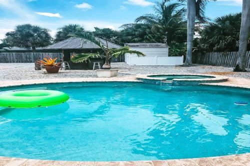 Driftwood Beach Oasis - image 12