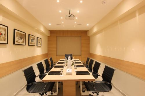 Crystal Plaza Luxury Business Hotel – Ernakulam, NE