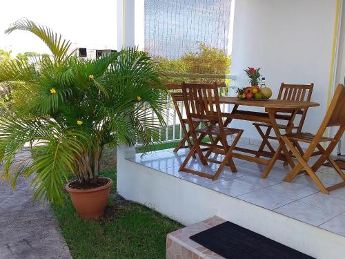 Μπαλκόνι/βεράντα, Maison chaleureuse à Le Moule avec piscine partagée (Maison chaleureuse a Le Moule avec piscine partagee) in Λε Μούλ