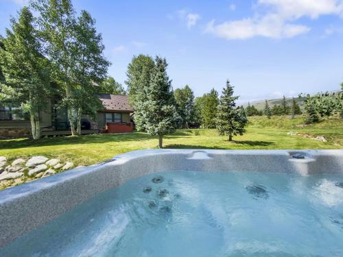 Highland Greens Oak Retreat townhouse – khách sạn tại Núi Baldy