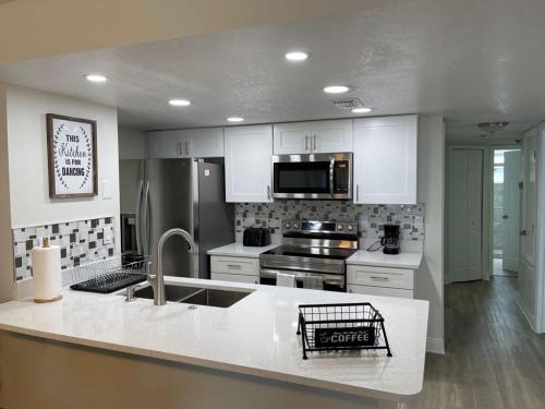 Grand Family Superior 3BR Condo near Disney Parks in Kissimmee, USA