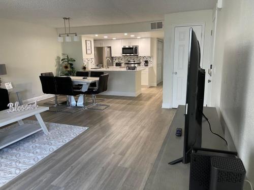 Grand Family Superior 3BR Condo near Disney Parks in Kissimmee, USA