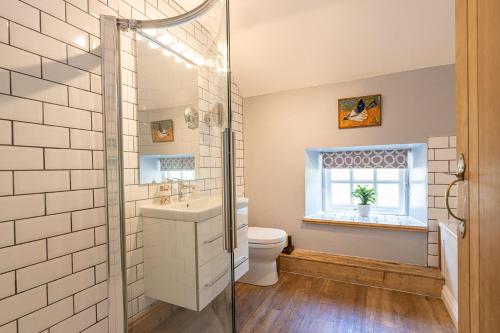 Bathroom, Bankside Cottage in Alstonfield