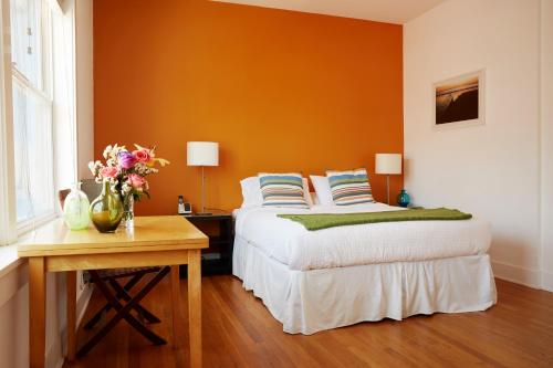 1 queen bed