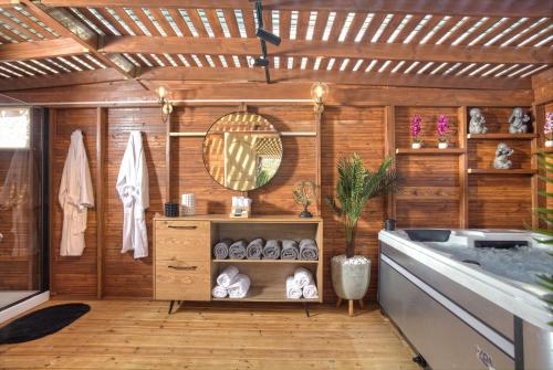 אחוזה בהרים in Kiryat Yam