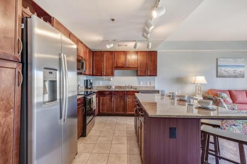 Laketown Wharf Resort #714 by Book That Condo - image 4