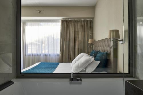 Premium Double Room image 2