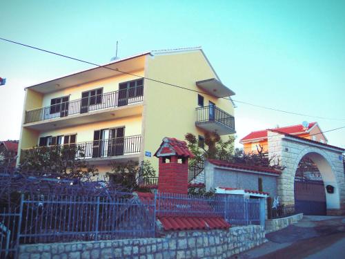 Apartments Racetin - Chambre d'hôtes - Marina