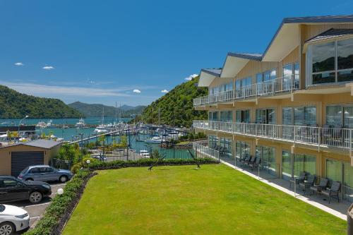 Picton Beachcomber Inn